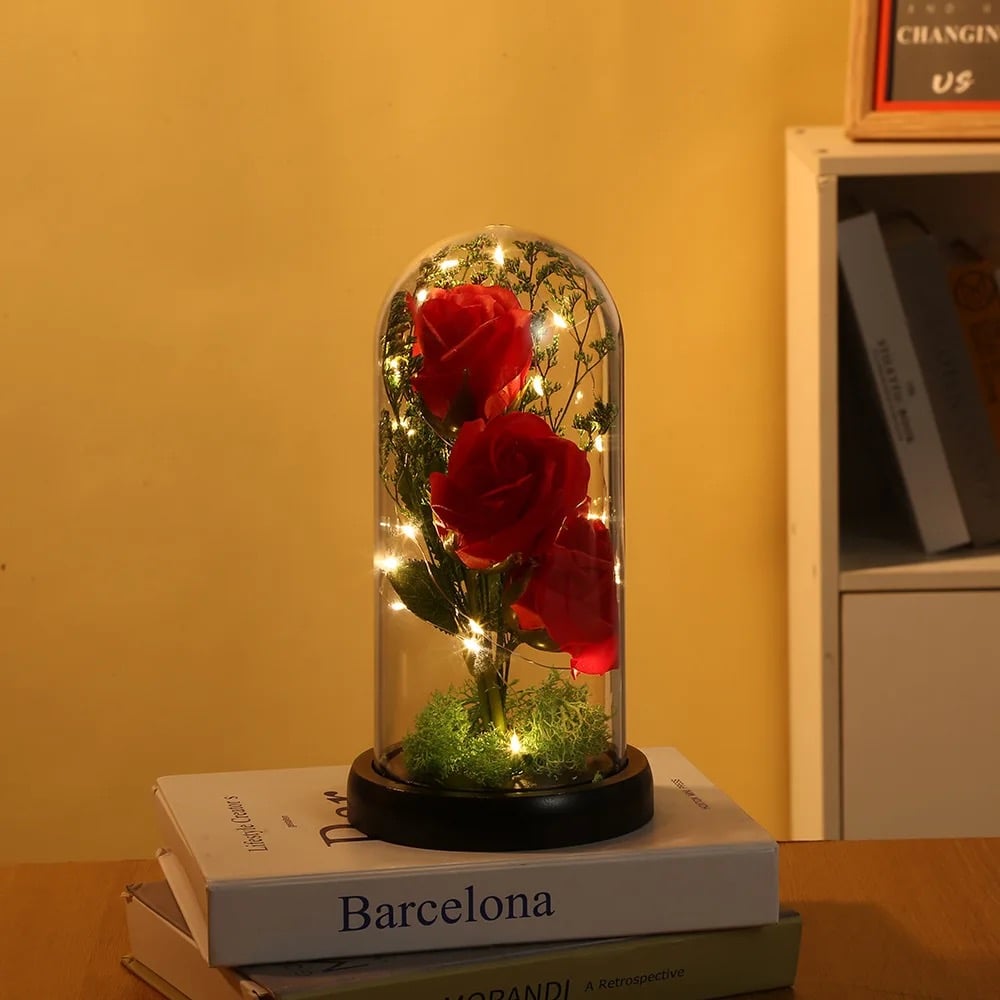 Buchet De 3 Trandafiri De Sapun, In Cupola Transparenta, Cu Iluminare LED, Dimensiune 22x11 cm