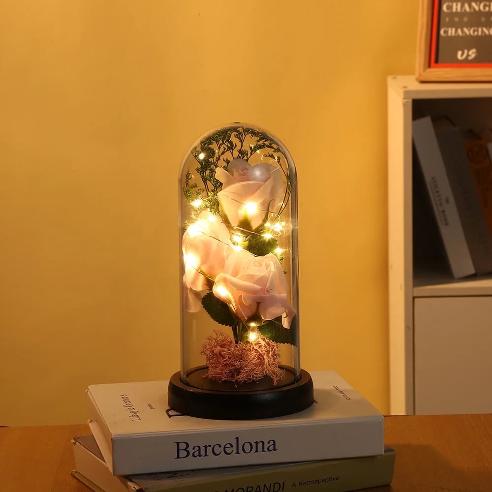 Buchet De 3 Trandafiri De Sapun, In Cupola Transparenta, Cu Iluminare LED, Dimensiune 22x11 cm